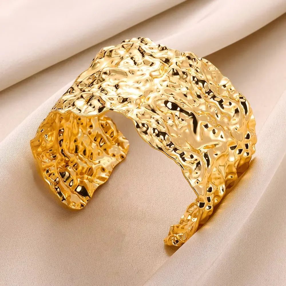 Fashionable Geometric Embossed Style Bracelet With Gold And Silver Dual Tone Minimalism Fashionable Jewelry Gift For Women - Avero