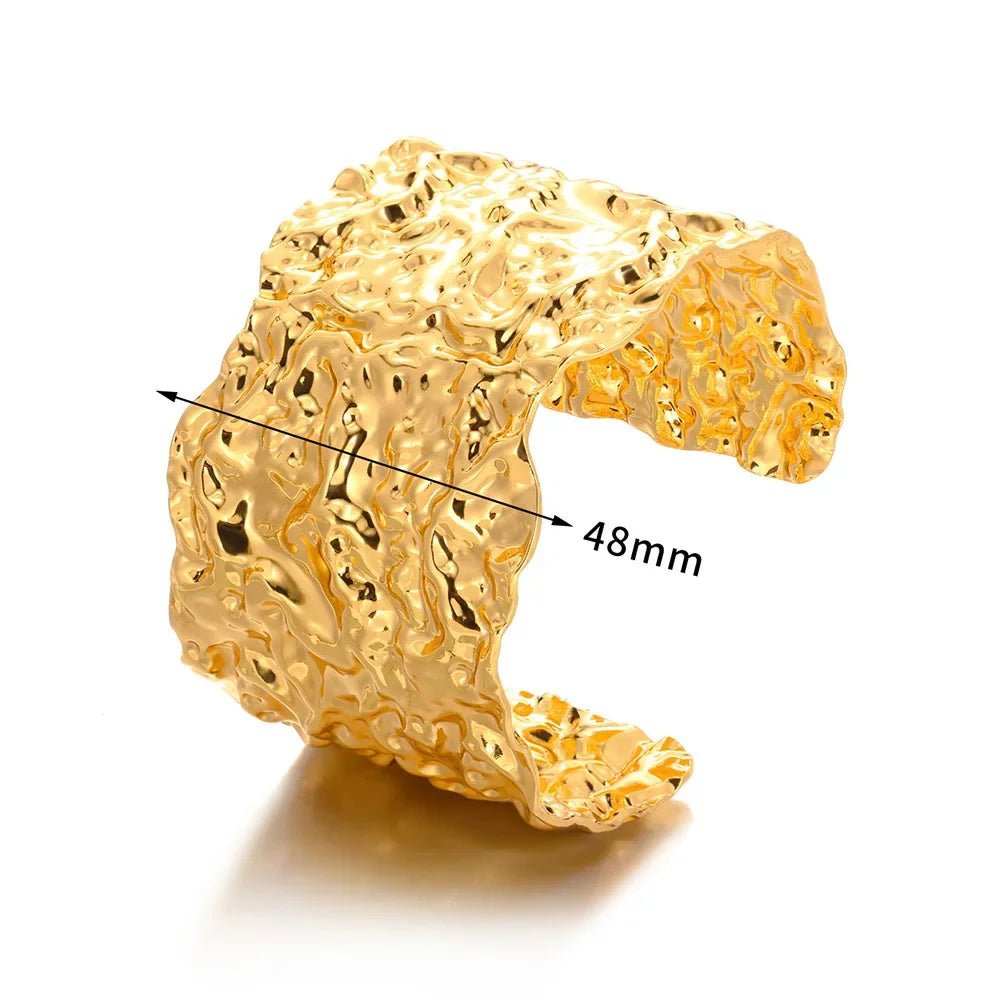 Fashionable Geometric Embossed Style Bracelet With Gold And Silver Dual Tone Minimalism Fashionable Jewelry Gift For Women - Avero