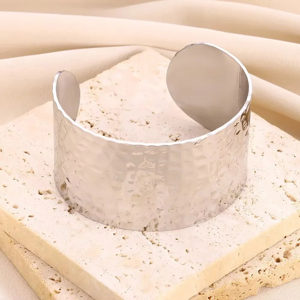 Fashionable Geometric Embossed Style Bracelet With Gold And Silver Dual Tone Minimalism Fashionable Jewelry Gift For Women - Avero