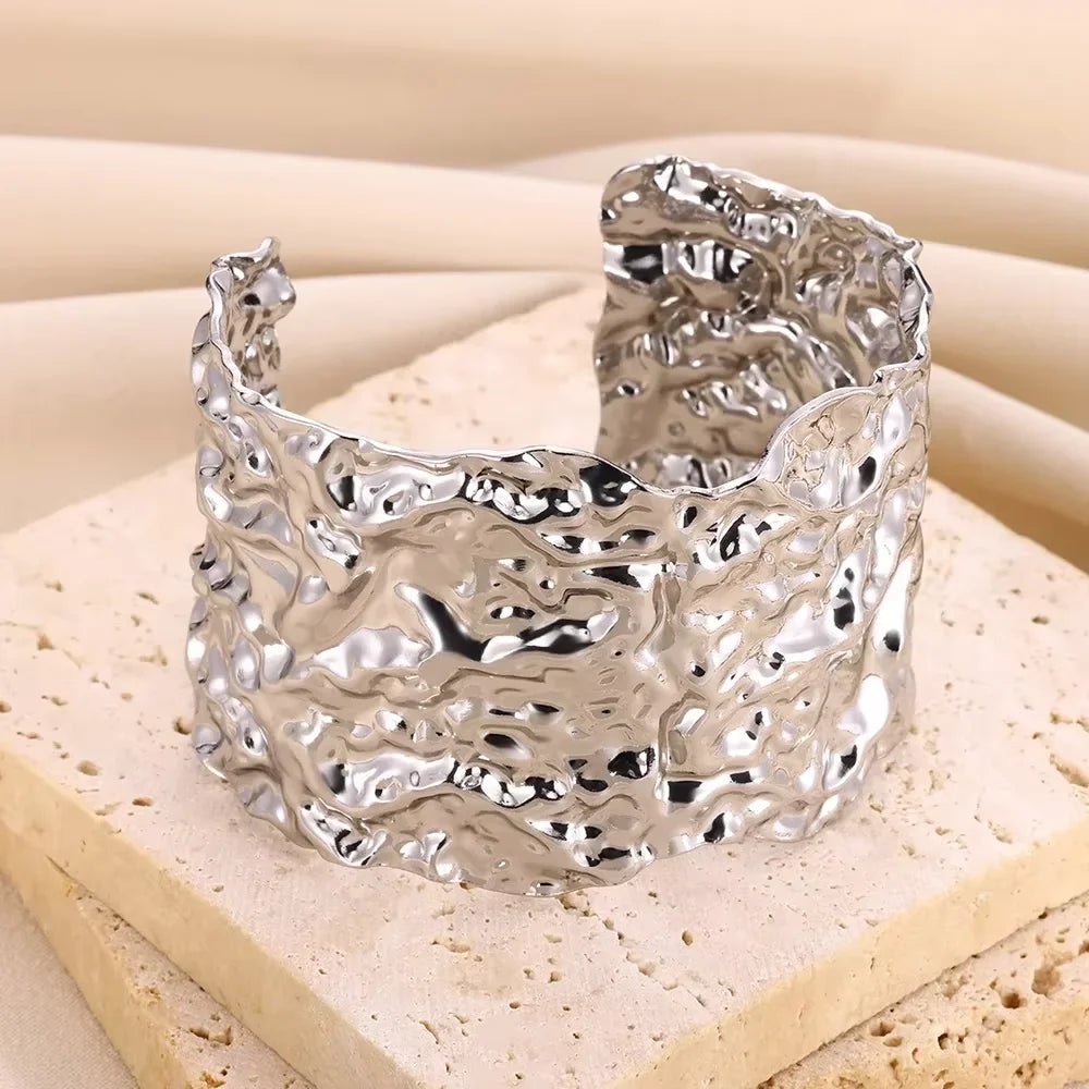 Fashionable Geometric Embossed Style Bracelet With Gold And Silver Dual Tone Minimalism Fashionable Jewelry Gift For Women - Avero