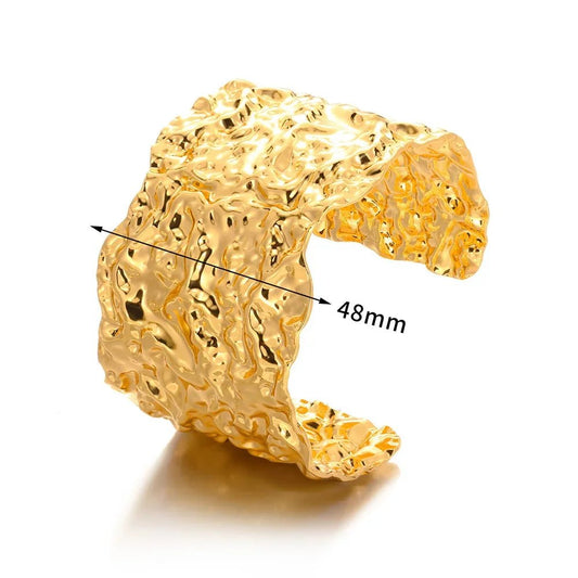 Fashionable Geometric Embossed Style Bracelet With Gold And Silver Dual Tone Minimalism Fashionable Jewelry Gift For Women - Avero